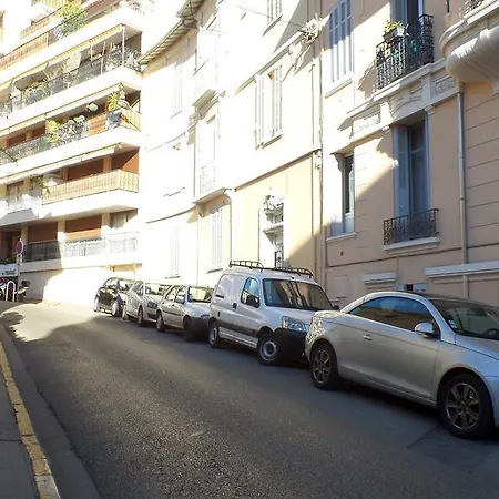 16 Avenue Marechal Gallieni * Cannes